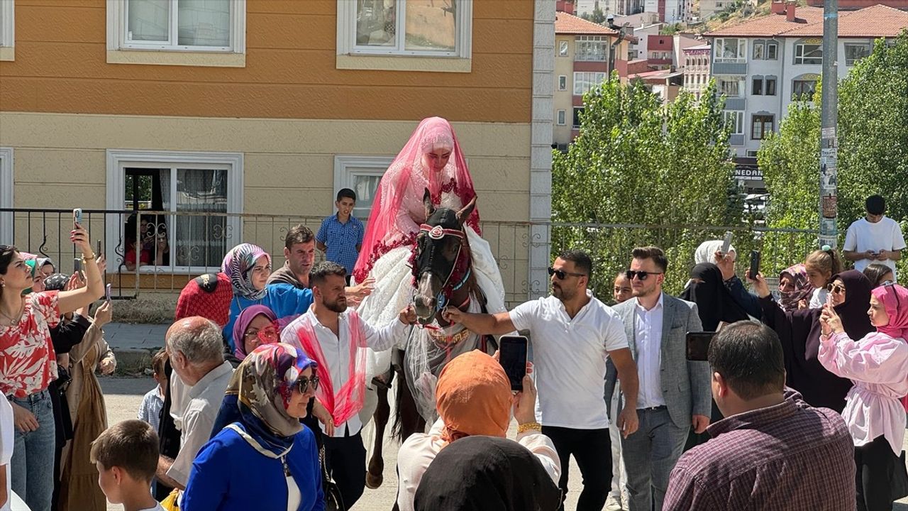 Bayburt'ta Geleneksel Gelin Getirme Töreni