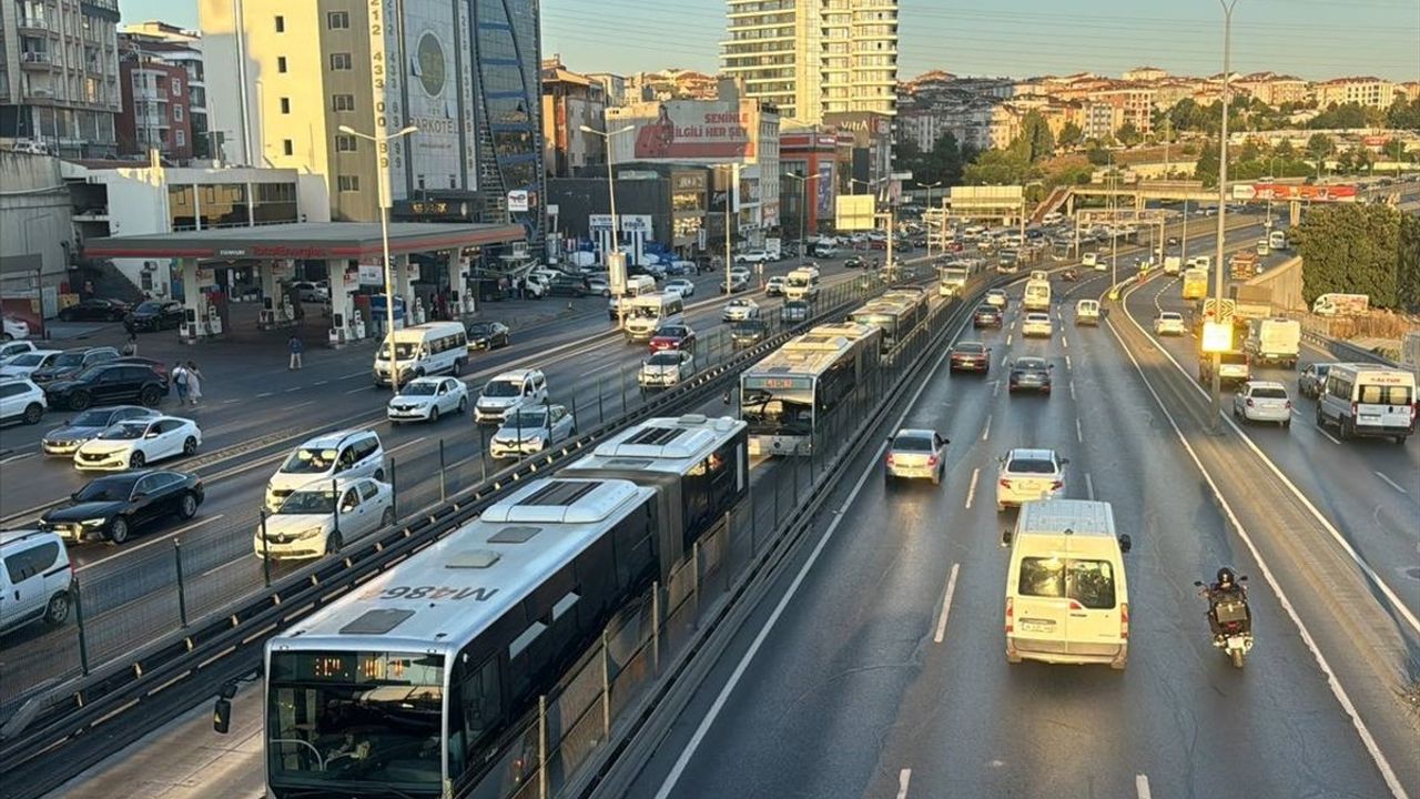 Beylikdüzü-Söğütlüçeşme Metrobüs Seferlerinde Aksamalar