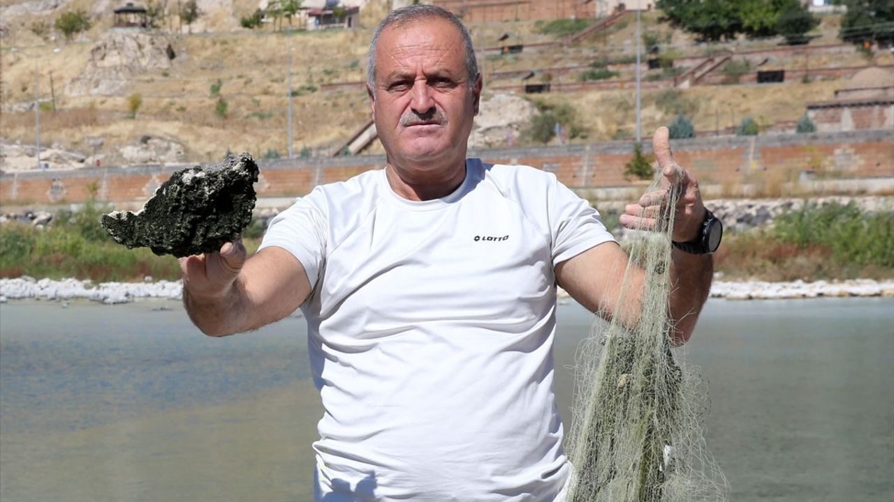 Bitlis'te Dalgıçlar, Van Gölü'ndeki Hayalet Ağı Temizledi