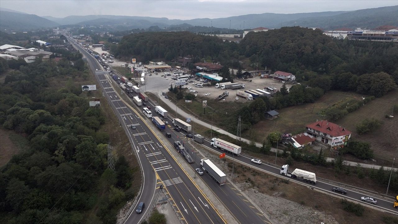 Bolu Dağı'nda D-100 Kara Yolu Yoğunluğu Artıyor