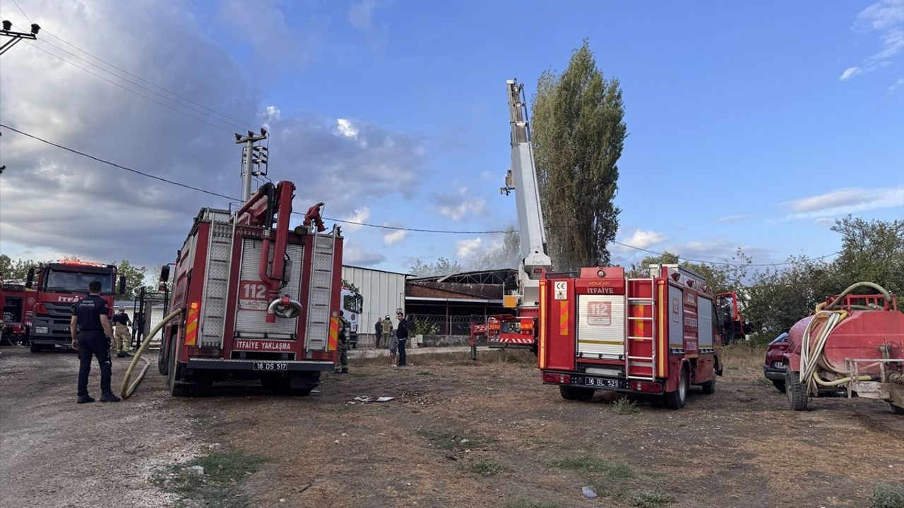 Bursa'daki Geri Dönüşüm Tesisinde Yangın Kontrol Altına Alındı