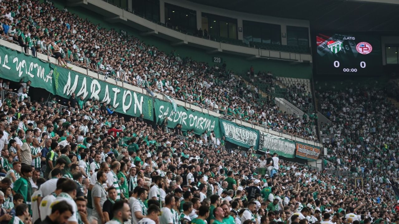 Bursaspor 3. Lig'de Rekor Taraftarla Göz Doldurdu