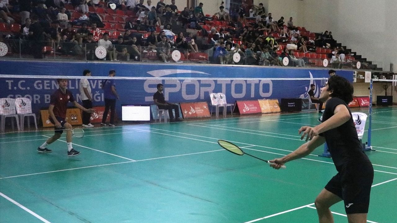 Büyükler Türkiye Badminton Şampiyonası Kayseri'de Başladı