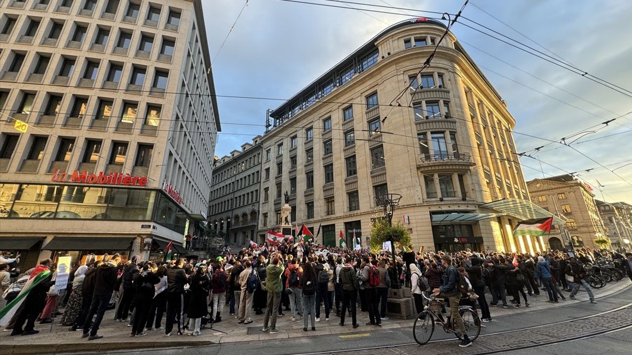 Cenevre'de İsrail'in Saldırılarına Karşı Protesto