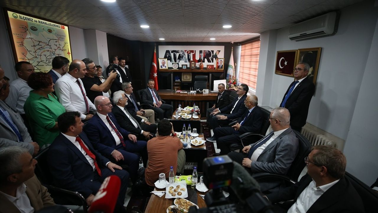 CHP Lideri Özgür Özel'den Manyas'ta İktidar Mesajı