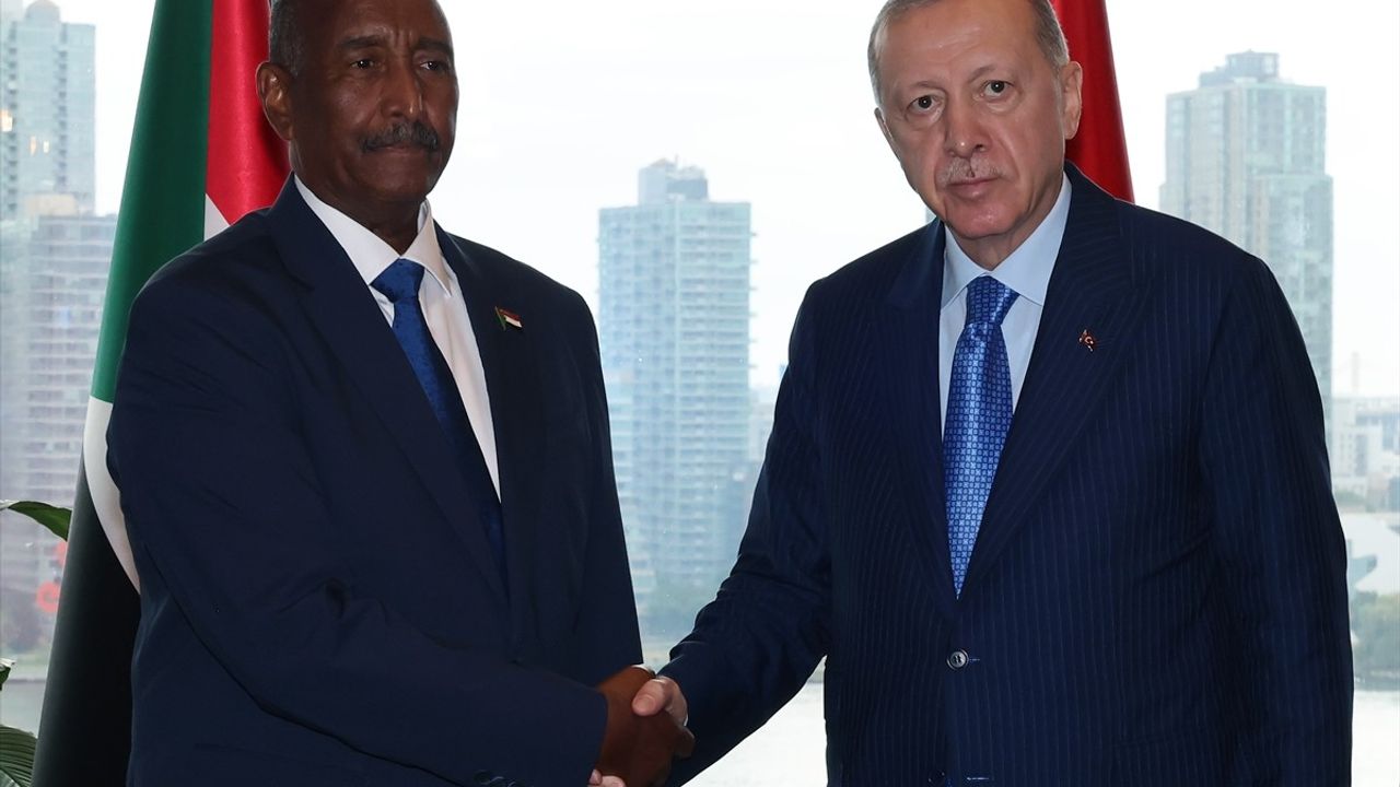 Cumhurbaşkanı Erdoğan, Sudan Başkanı el-Burhan ile Görüştü