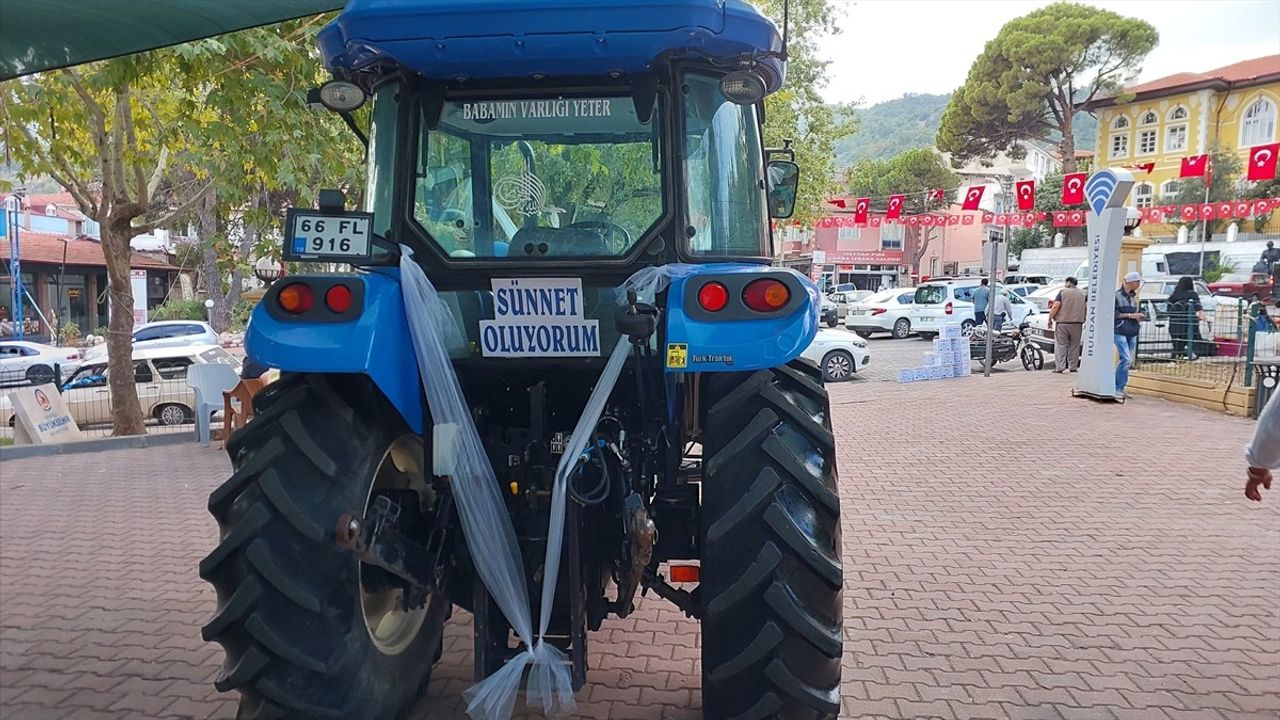 Denizli'nin Sünnet Düğünde Traktörle Gelen Gelenek