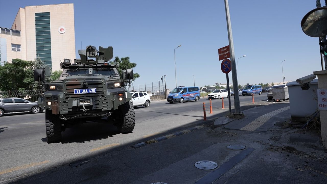 Diyarbakır'da 8 Yaşındaki Narin'in Kaybolması: Amca Adliyeye Sevk Edildi