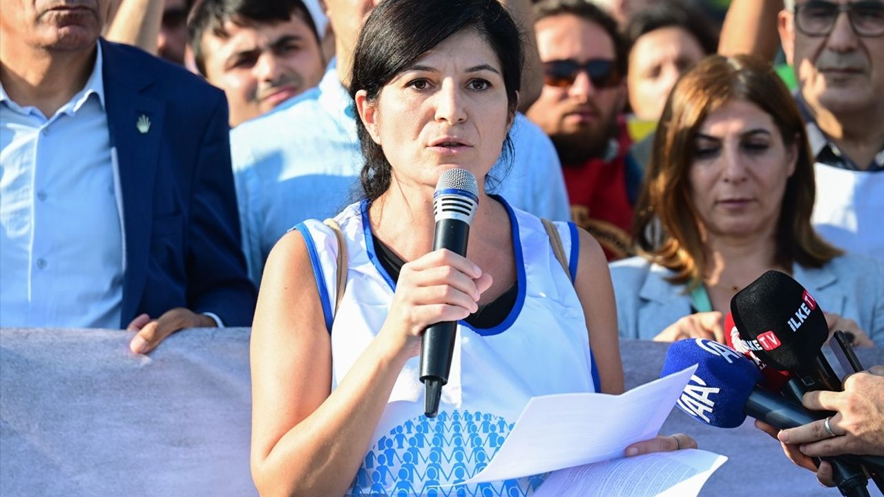 Diyarbakır'daki Çocuk Cinayeti İstanbul'da Protesto Edildi