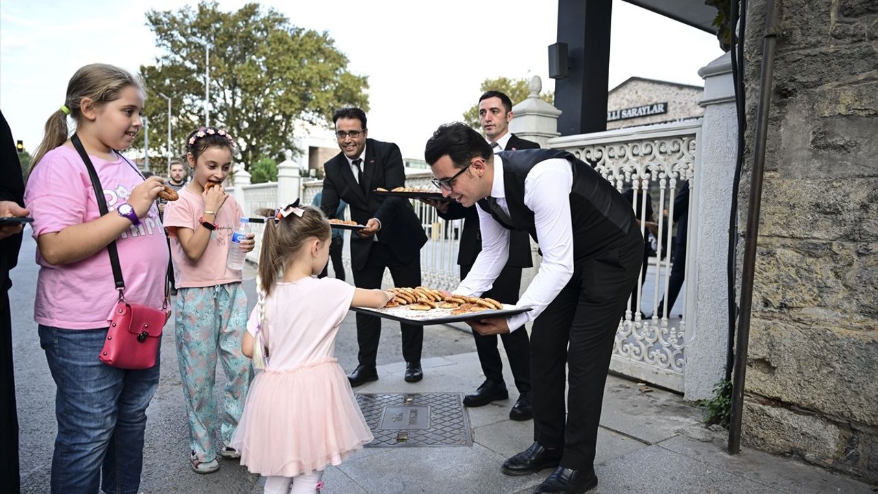 Dolmabahçe Ofisi'nde Kandil Simidi İkramı