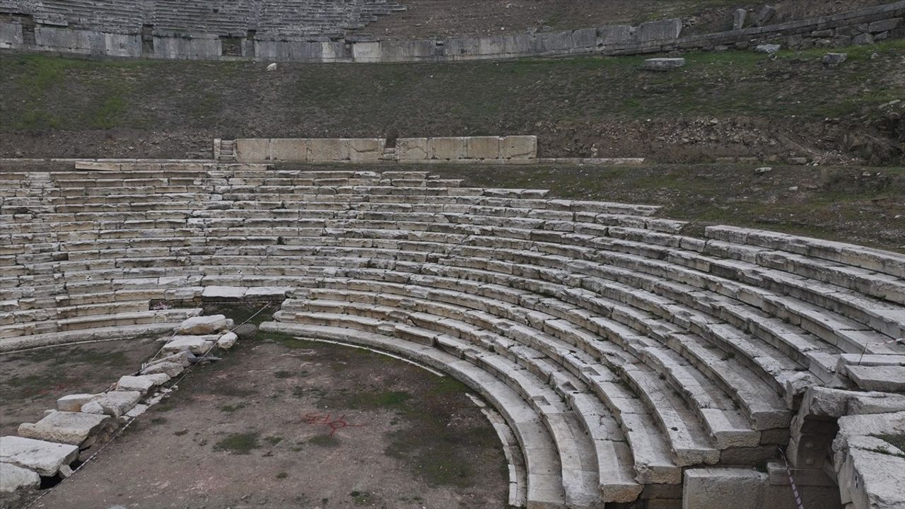 Düzce'deki Antik Prusias Ad Hypium Tiyatrosu Kazılarında Heyecan Verici Buluntular