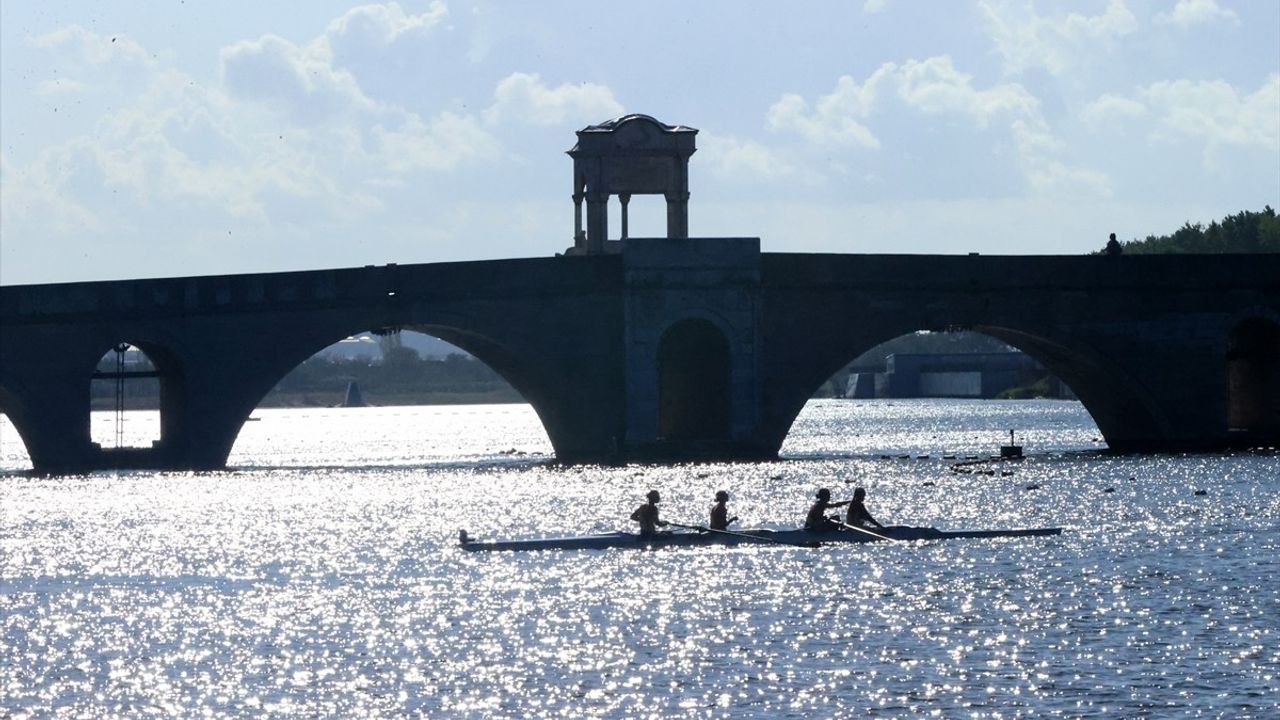 Edirne'de Balkan Kürek Şampiyonası başladı