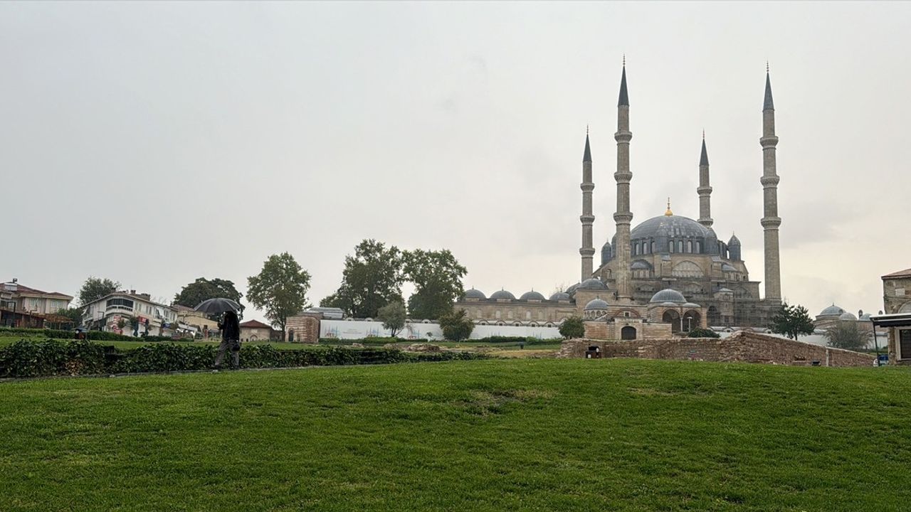 Edirne'de Sağanak Yağış Hayatı Olumsuz Etkiliyor