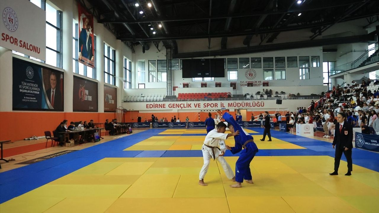 Edirne'de Uluslararası Judo Turnuvası Düzenlendi