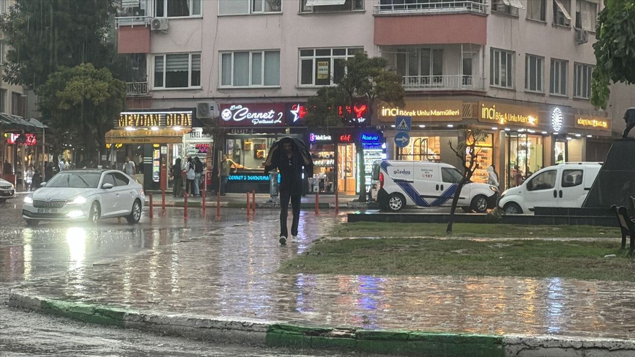 Edirne ve Kırklareli'nde Şiddetli Sağanak Hayatı Olumsuz Etkiledi