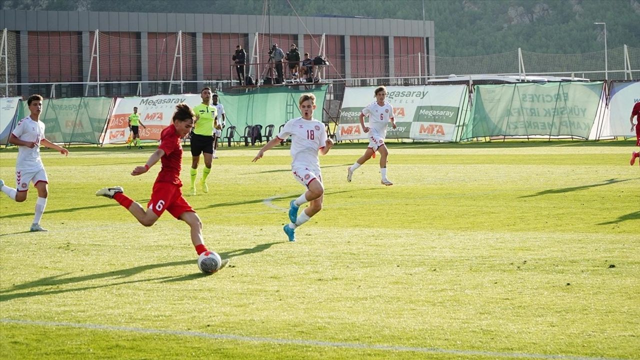 Erciyes Yüksek İrtifa Futbol Turnuvası'nda Milli Takım Gürlüyor