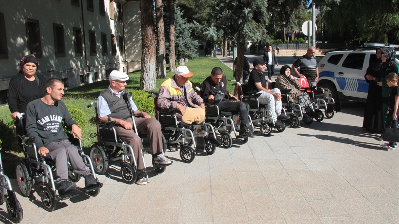 Erzincan'da Engelliler İçin Özel Bir Gün: 20 Akülü Sandalye Dağıtıldı