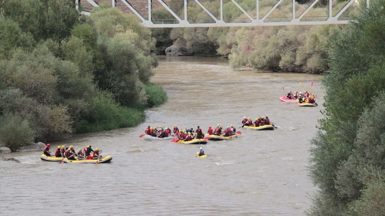 Erzincan'da Gaziler Rafting Heyecanı Yaşadı