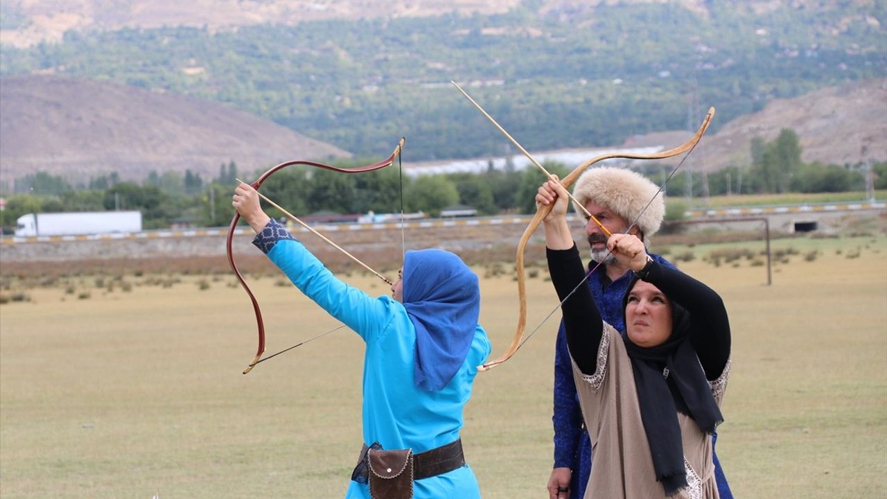 Erzincan'da Mengücek Melik Gazi Büyükler Hava Koşusu Türkiye Şampiyonası Başladı