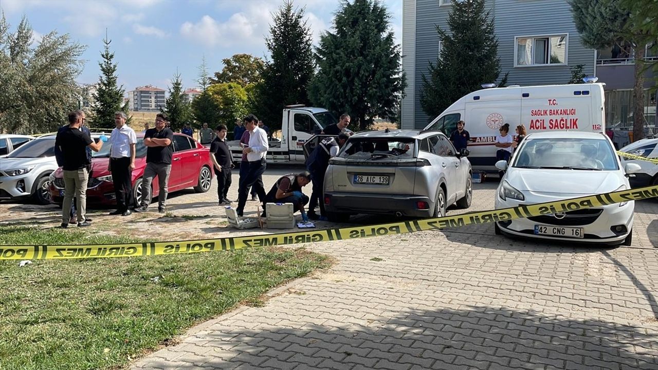 Eskişehir'de Park Halindeki Araçta Bir Hemşirenin Cesedi Bulundu