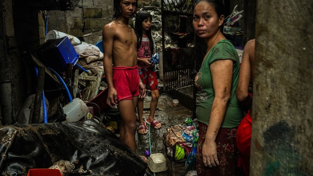 Filipinler'de Fırtına ve Şiddetli Yağışlar Hayatı Vurdu