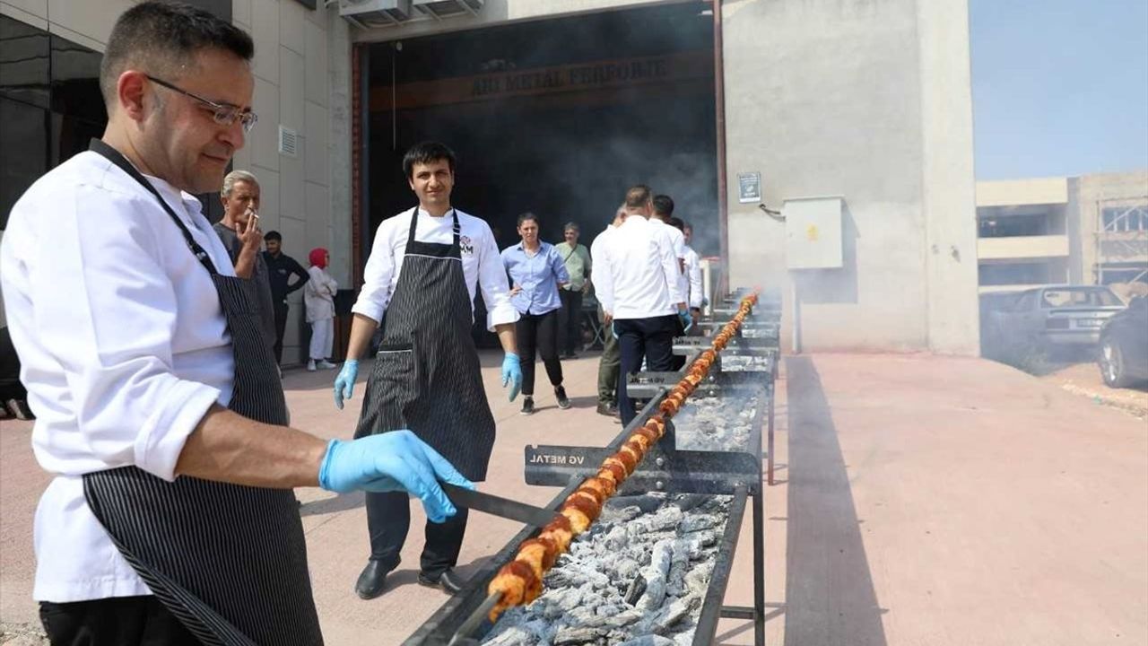 Gaziantep'te Dünyanın En Uzun Kebabı Rekor Denemesi