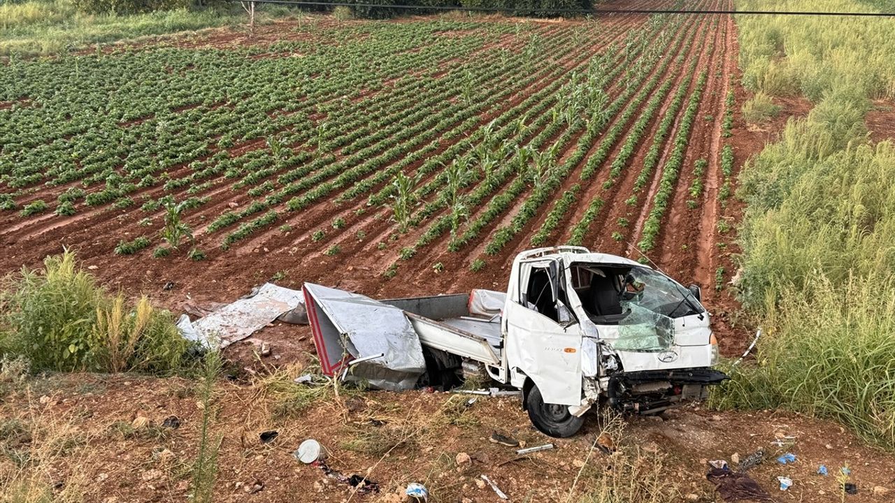 Gaziantep'te Tarım İşçilerini Taşıyan Pikap Devrildi: 2 Ölü, 21 Yaralı