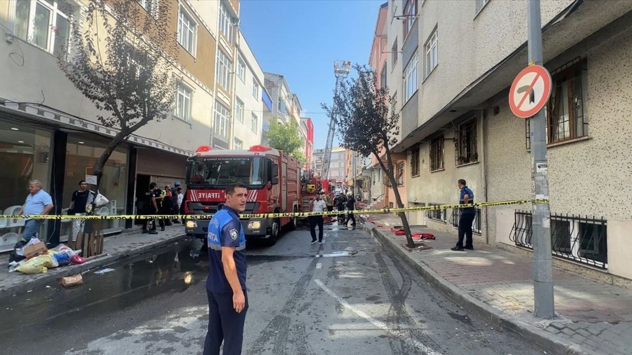 Gaziosmanpaşa'da Apartmanda Çıkan Yangın Kontrol Altına Alındı