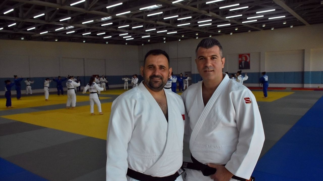 Genç Kadın Judo Milli Takımı Tacikistan'da Madalya Peşinde