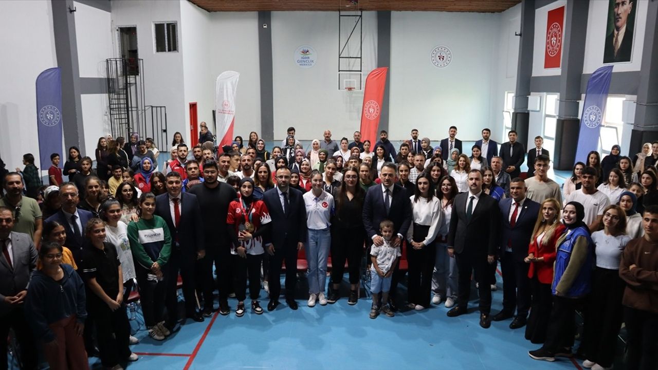 Gençlik ve Spor Bakan Yardımcısı Eminoğlu Iğdır'da Gençlerle Buluştu