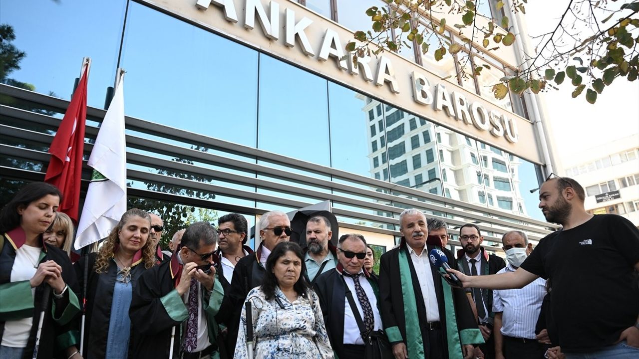 Görme Engelli Avukatlardan Ankara Barosu'na Protesto