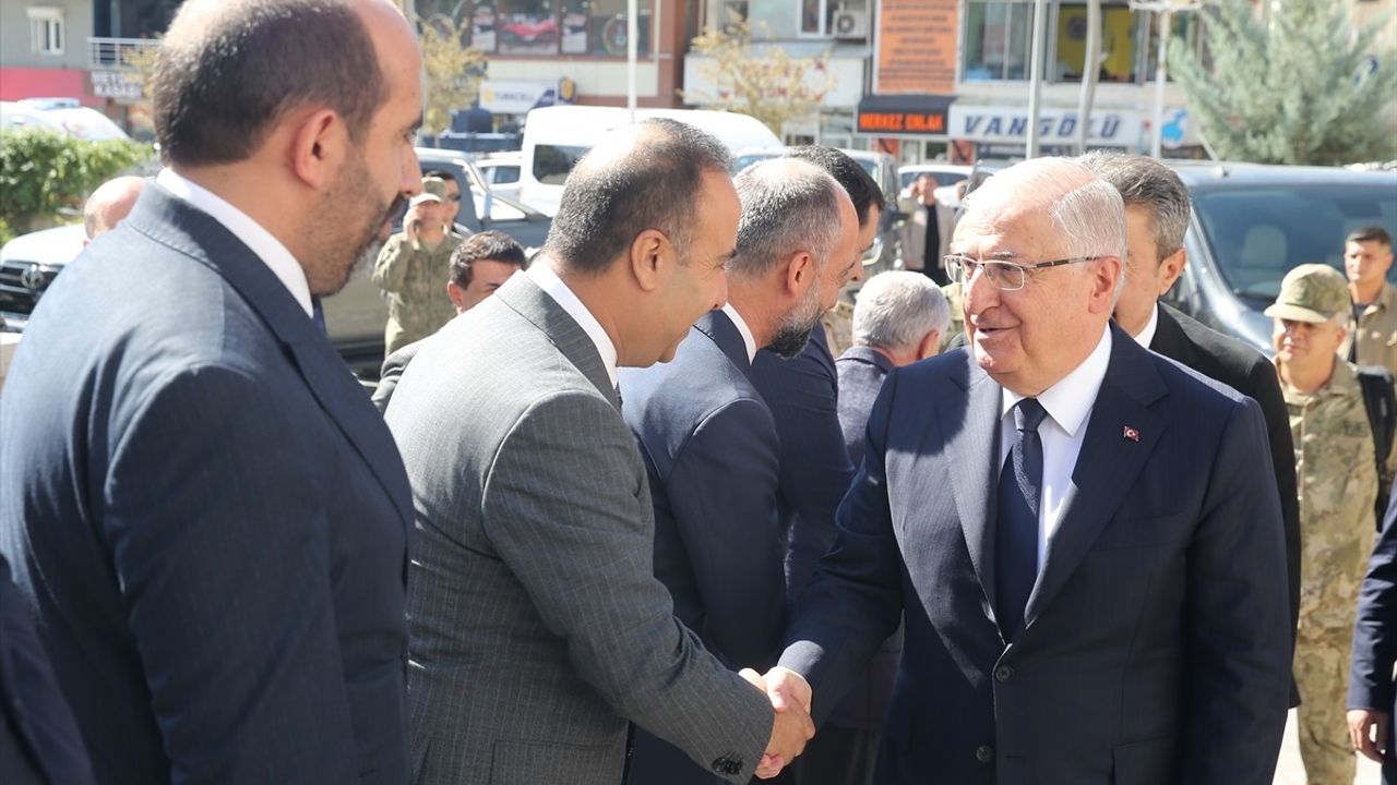 Hakkari'nin Geleceği İçin Çalışmalar Devam Ediyor