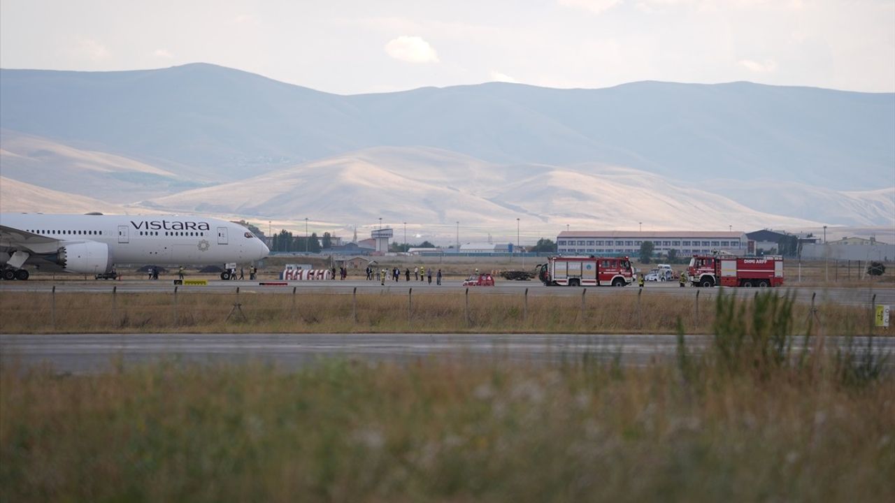 Hindistan'dan Almanya'ya Giden Yolcu Uçağı Bomba İhbarıyla Erzurum'a Zorunlu İniş Yaptı