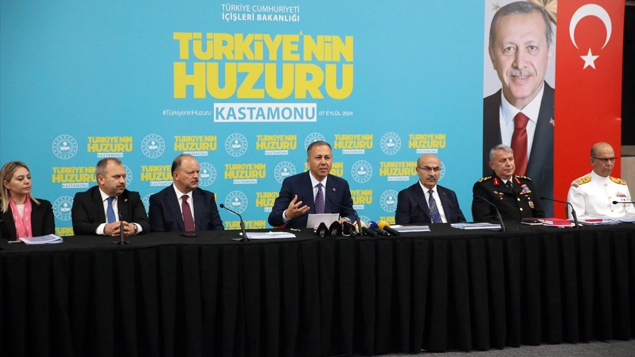 İçişleri Bakanı Yerlikaya Kastamonu'da Güvenlik ve Huzur Toplantısı Düzenledi