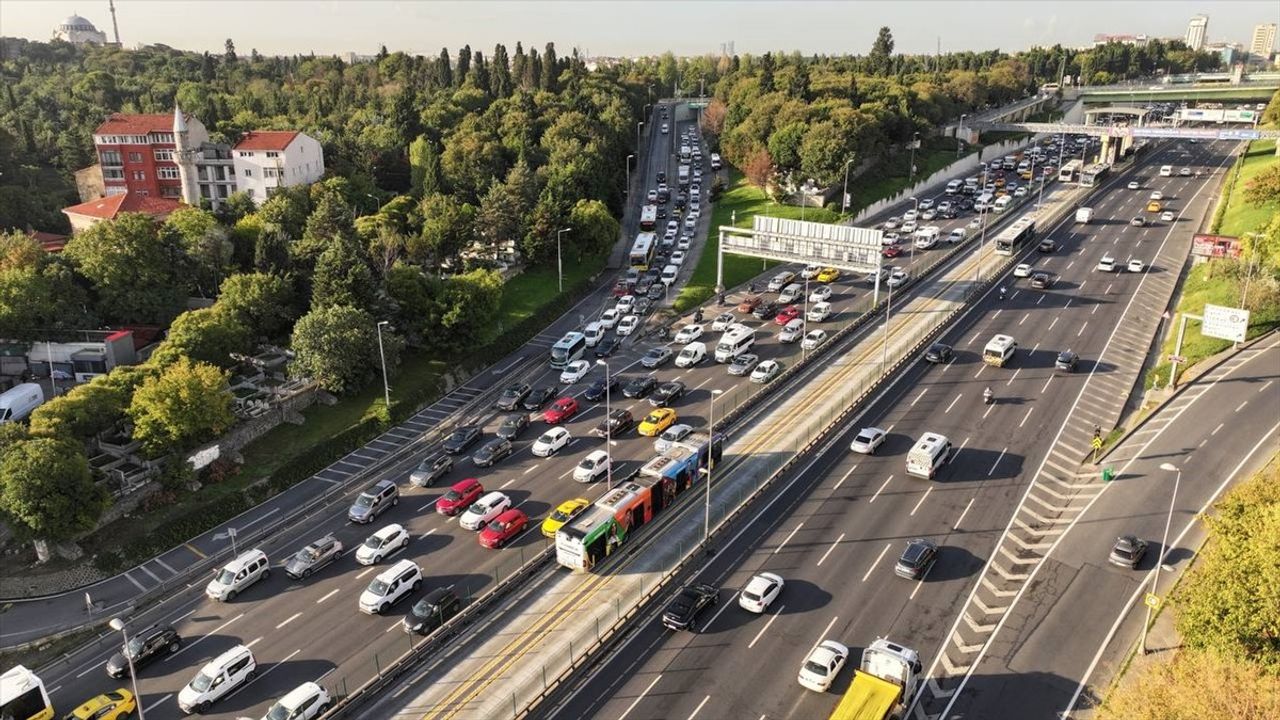 İstanbul'da Eğitim Yılı Başlarken Trafik Yoğunluğu