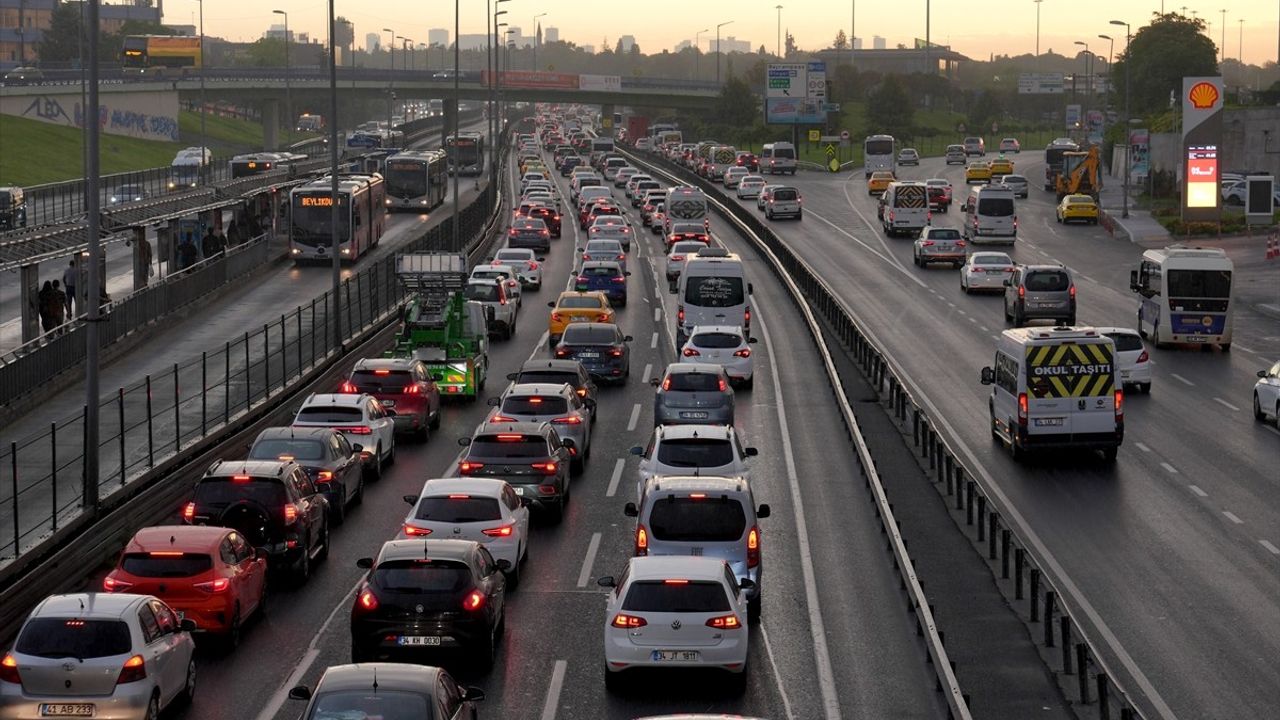 İstanbul'da Haftanın İlk Günü Trafik Yoğunluğu