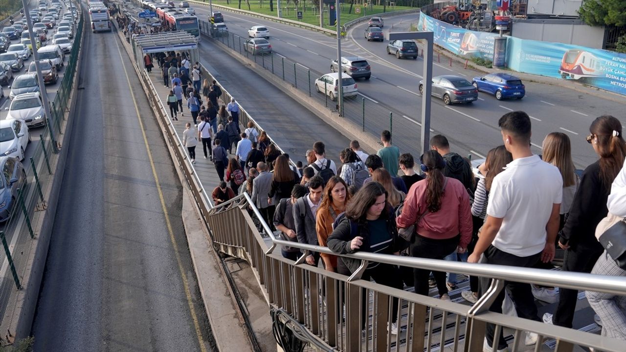 İstanbul'da Sabah Saatlerinde Trafik Yoğunluğu