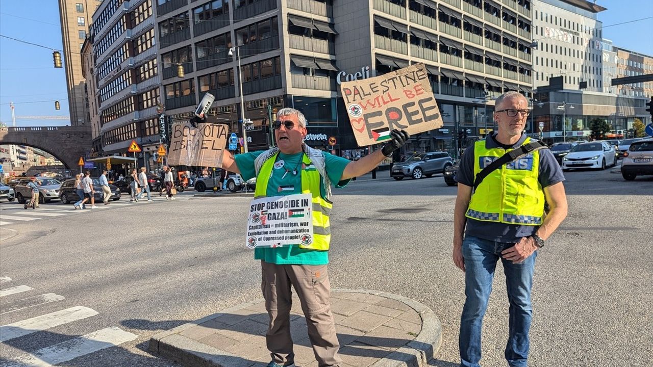 İsveç'te Gazze Saldırılarına Protesto