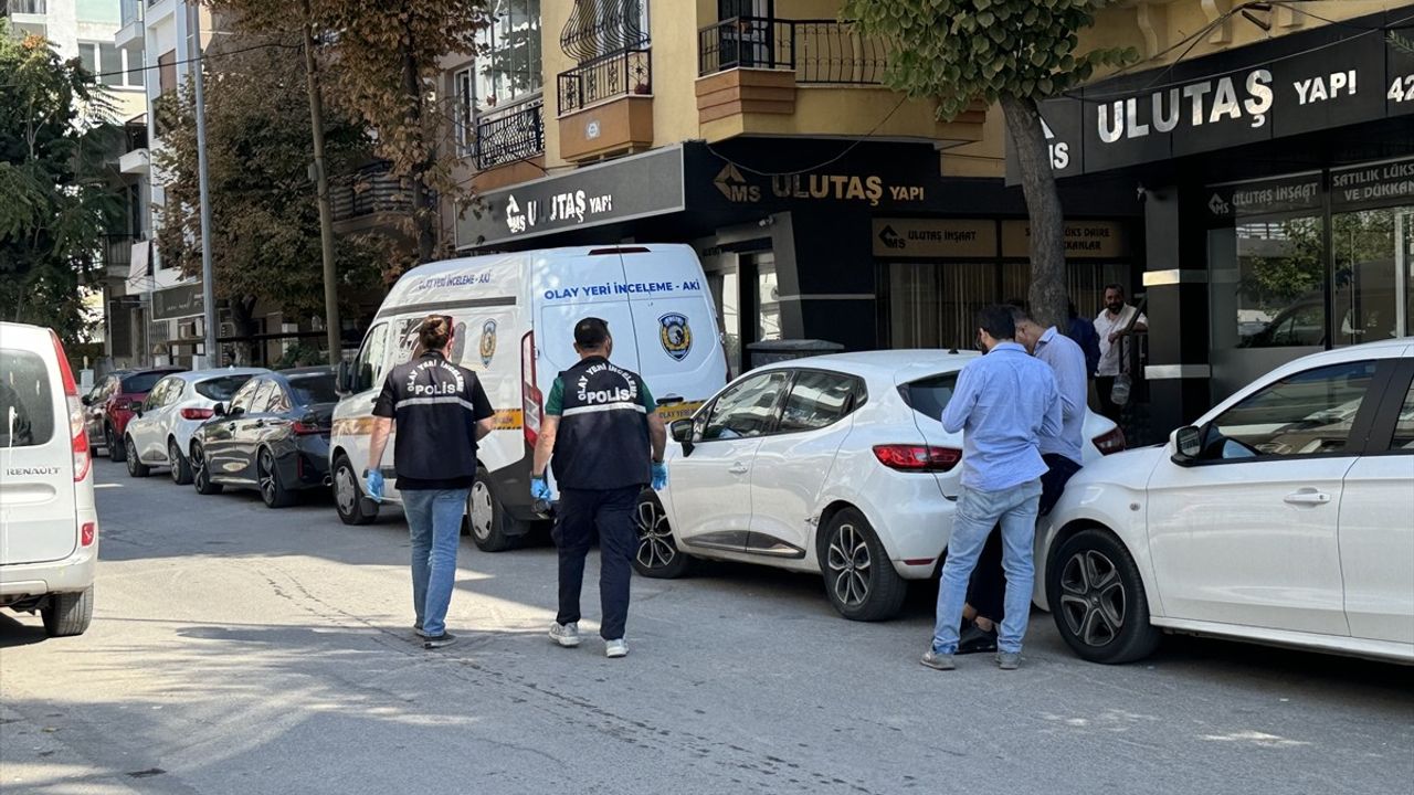 İzmir'de Bıçaklı Kavga: Bir Ölü