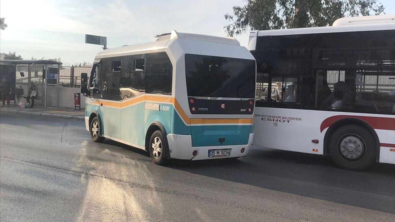 İzmir'de Kadın Şoföre Saldıran Minibüs Sürücüsü Tutuklandı