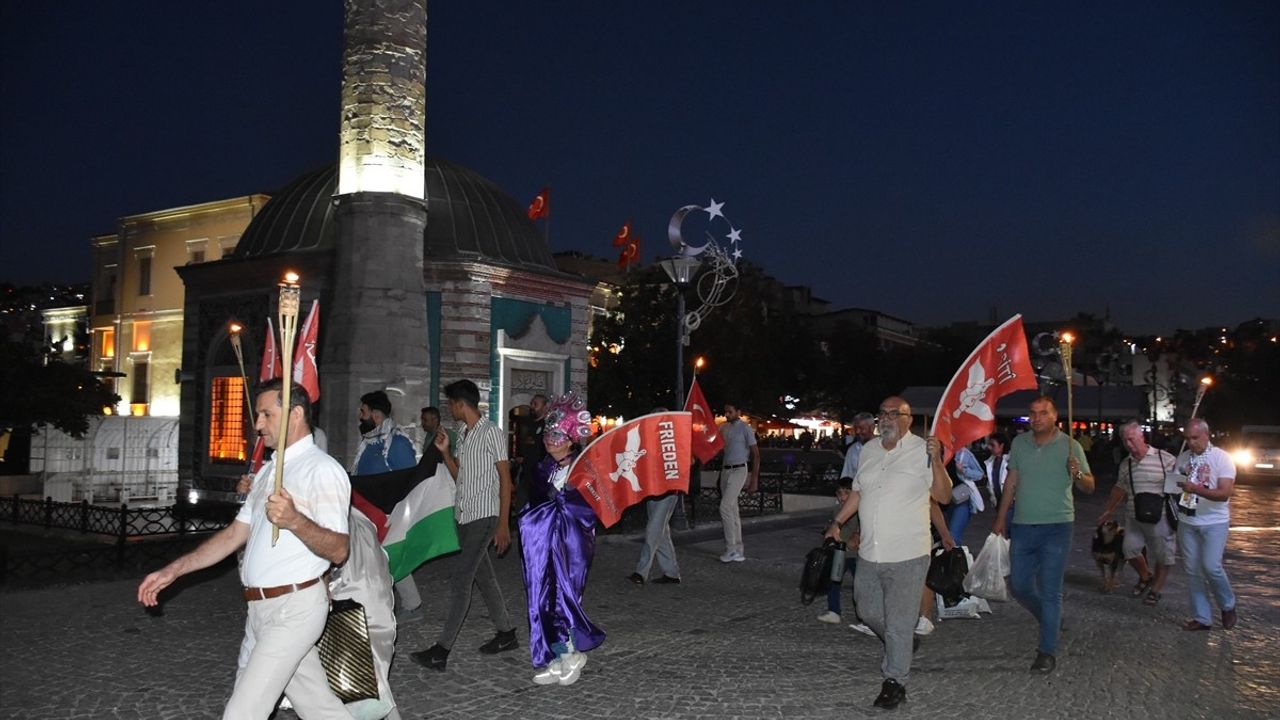 İzmir'de Sanatçılar Filistin İçin Tek Yürek Oldu