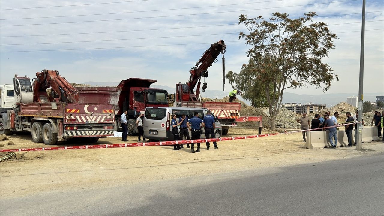 İzmir'de Trajik Kaza: Tamirci Kamyon Damperi Arasında Hayatını Kaybetti