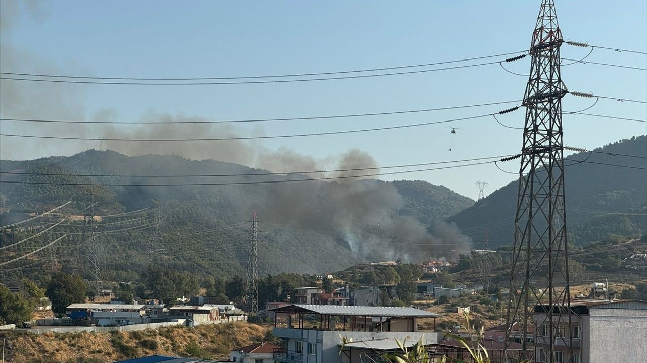 İzmir'deki Katı Atık Depolama Sahasında Yangın - Müdahale Devam Ediyor