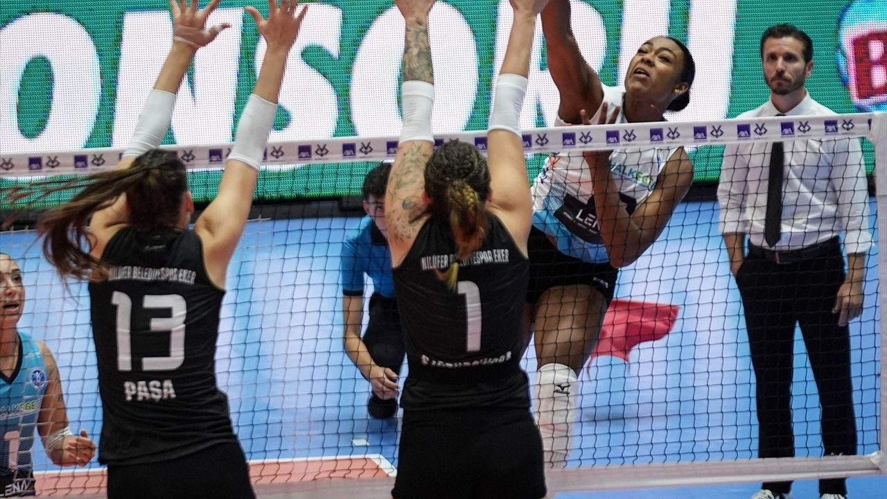 Kadınlar AXA Sigorta Kupa Voley'de Nilüfer Belediyesi Eker Galip Geldi