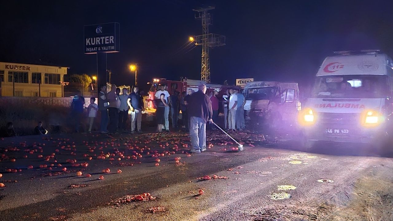 Kahramanmaraş'ta Minibüs ve Traktör Çarpıştı: 10 Yaralı