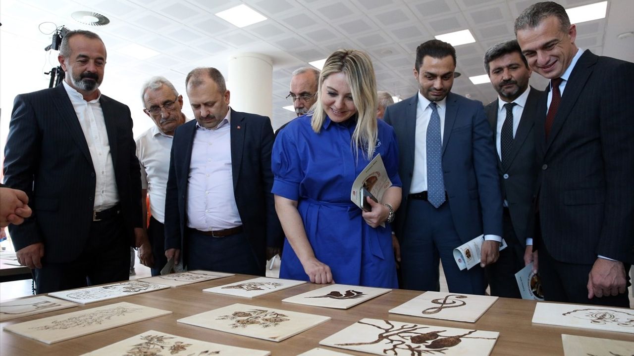 Kastamonu'da Ahşaba Özel Dokunuş Projesi Kapanış Sergisi Düzenlendi