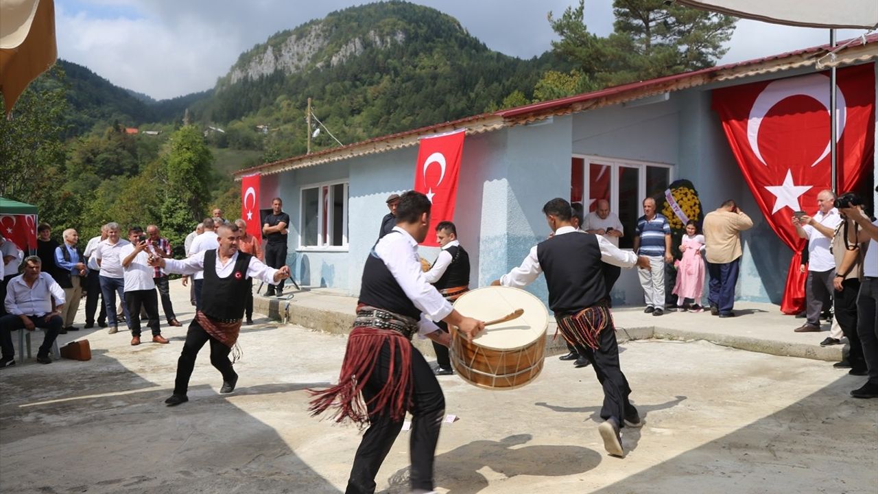 Kastamonu'da Eski Okul Binası Yenilendi: Köy Konağı ve Misafirhane Hizmete Açıldı