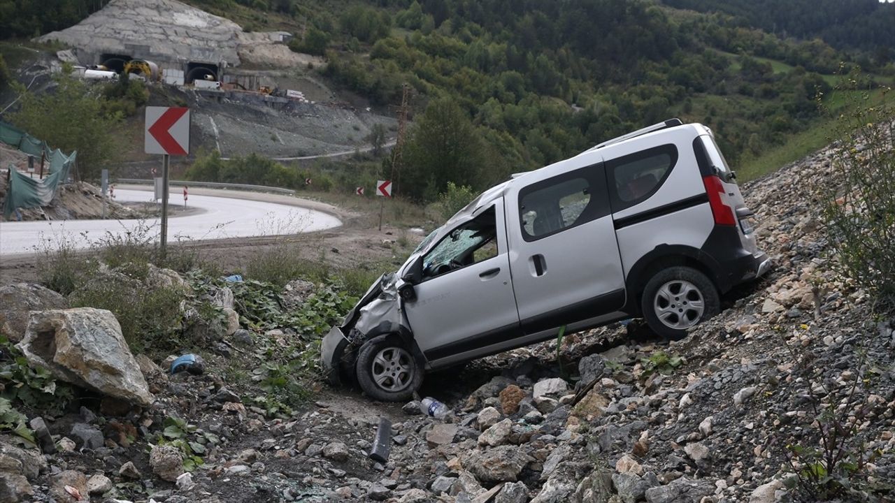 Kastamonu'da Otomobil Devrildi: 5 Yaralı