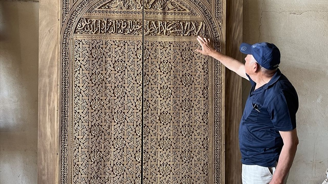 Kayseri Cami Kebir'in Kapıları Yenilendi