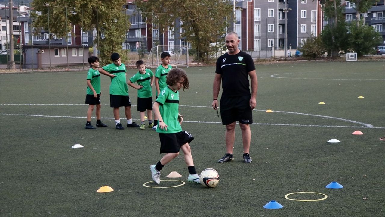 Kerem Aktürkoğlu, Benfica ile Hisareynspor'u Gururlandırıyor